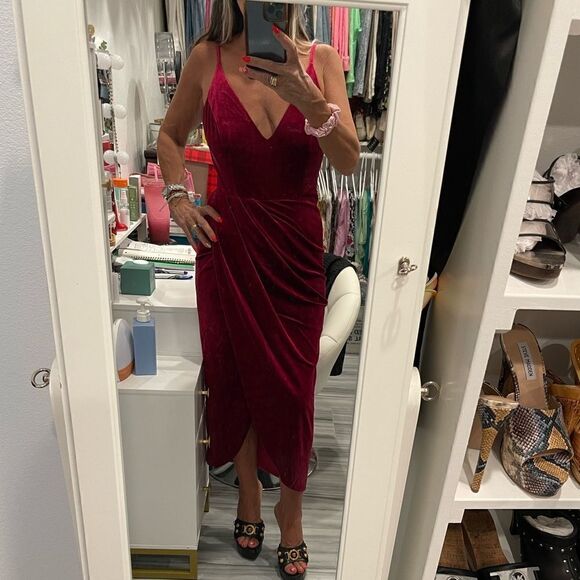 Yumi Kim Felicity Velvet Sleeveless Midi Dress in Wine.Size M - Picture 4 of 16